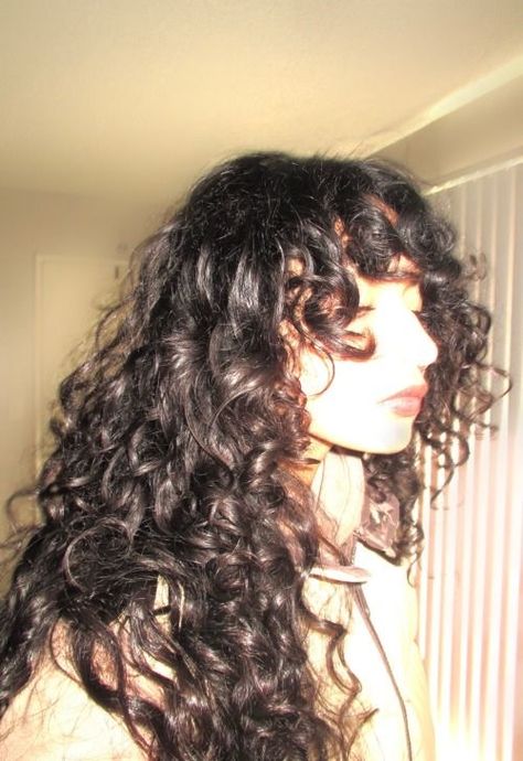 Curly Long Hair Women, Aesthetic Haircuts Curly Hair, Haircuts For People With Curly Hair, Haircuts For Loose Curly Hair, Haircut Ideas For Long Curly Hair, Vintage Curly Haircut, Barbie Hairstyles Curly Hair, Natural Curly Hair Aesthetic, Curly Hair Inspiration Long