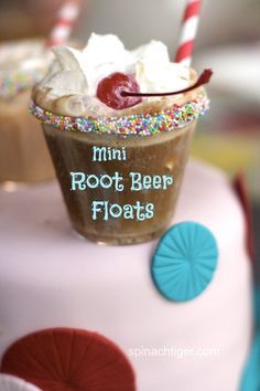 Root Beer Float Shots, Root Beer Float Bar Ideas, Alcoholic Root Beer Float, Root Beer Float Station, Root Beer Floats Party, Root Beer Float Popsicles, Famous Sunglasses, Root Beer Float Bar, Root Beer Float Recipe