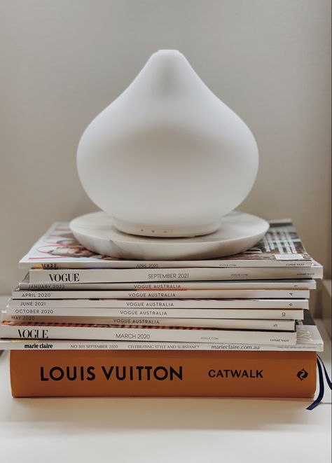 Vogue magazine stack on top of a Louis Vuitton catwalk book Vogue Magazine Stack Aesthetic, Vogue Magazines Stack, Vogue Magazine Stack, Magazine Stack Aesthetic, Vogue Stack, Vogue Bedroom Ideas, Vogue Magazine Aesthetic, Hot Nerd, School Apartment