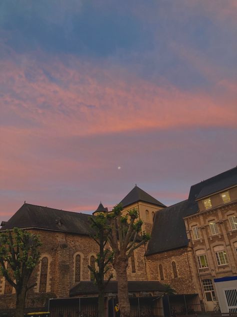 French school sunrise aesthetic 
French core 
Paris aesthetic 
Pruple aesthetic 
Pink aesthetic 
Sunrise 
Angers Downtown Aesthetic House, French School Aesthetic, Boarding School Aesthetic, Aesthetic Sunrise, School Dr, Books 2024, French Aesthetic, Dream Places, French School