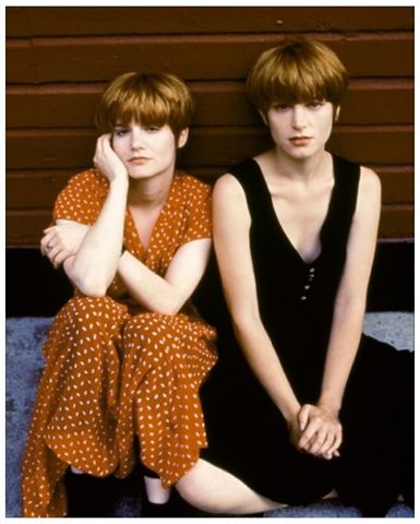 "Single White Female" Bridget Fonda + Jennifer Jason Leigh Single White Female Movie, Single White Female, Jennifer Jason Leigh, 1990s Films, Bridget Fonda, Film Costumes, Basic Clothes, 90s Movies, Woman Movie