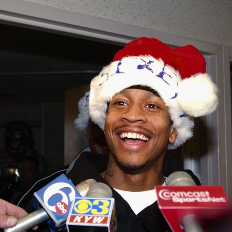 allen iverson giving media the answer. Allen Iverson Pfp, Allen Iverson Aesthetic, Allen Iverson Wallpapers, Nba Pfp, Real Pfp, Nba Christmas, Allen Iverson The Answer, Nba Funny, Memphis Depay