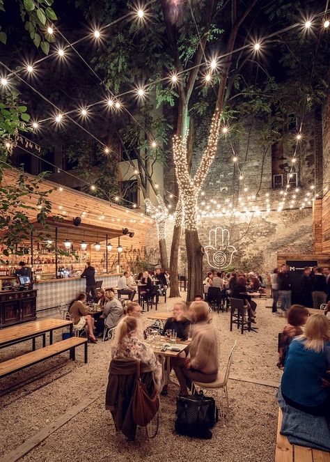 Beer Garden Design, Beer Garden Ideas, Outdoor Restaurant Patio, Outdoor Restaurant Design, Food Park, Coffee Shop Interior Design, Restaurant Patio, Coffee Shops Interior, Outdoor Cafe