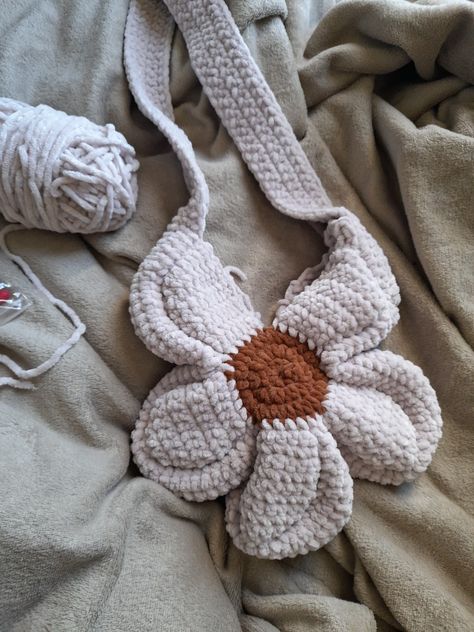 Crochet Bloom Bag, Crochet Flower Bag, Flower Bag, Diy Crochet Projects, Crochet Inspiration, Crochet Flower, Diy Crochet, Crochet Flowers, Crochet Projects