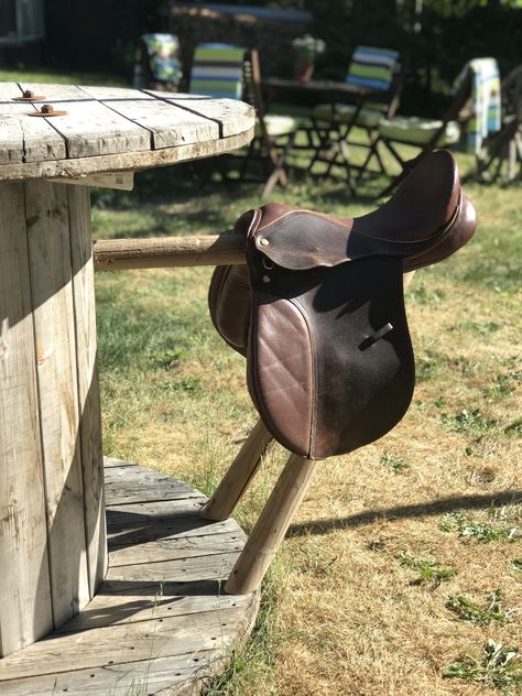 Western Outdoor Decor, Leather Upcycle, Wooden Spool Projects, Cable Spools, Barn Office, Fairy Lanterns, Equestrian Decor, Rustic Farmhouse Kitchen, English Saddle