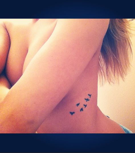 Birds #tattoo Bird Tattoo On Rib Cage, Tattoo Ideas Ribcage, Bird Tattoo On Ribs, Ribcage Tattoos For Women, Hot Tattoo Ideas, Tattoo For Women Ideas, Tattoo On Ribs, Bird Tattoos Arm, Little Bird Tattoos