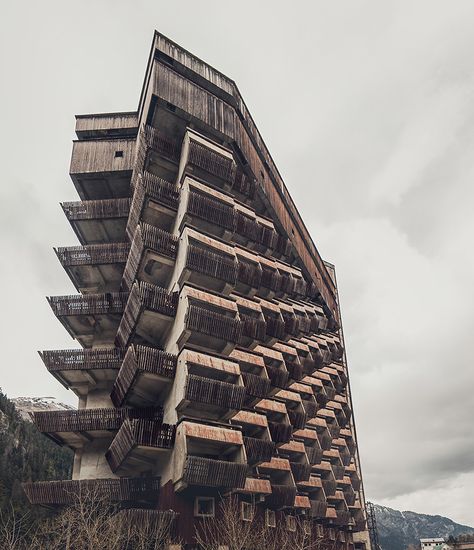 Hashima Island, Soviet Architecture, Constructivism Architecture, Architecture 101, Russian Constructivism, Arch Building, Galleries Architecture, Brutalism Architecture, Brutalist Buildings