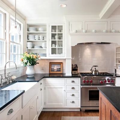 Jeffrey Reed Insidesign Mt Paran - Traditional - Kitchen - Atlanta - by Jeffrey Reed | Houzz Neutral Kitchen Designs, Cottage Paint Colors, Mindy Gayer Design, Kitchen Floor Plan, Custom Floating Shelves, Neutral Kitchen, Pretty Kitchen, Kitchen Farmhouse, Cottage Kitchen