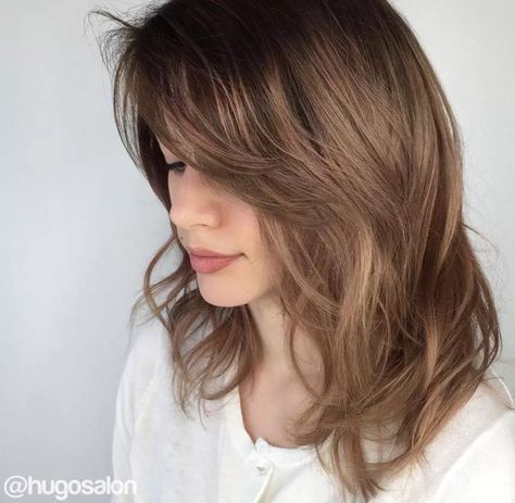 Relaxed french volume Medium Layered Haircuts, Medium Layered Hair, Easy Hairstyles For Medium Hair, Shoulder Length Hair Cuts, Haircuts For Medium Hair, Mid Length Hair, Medium Hair Cuts, Shoulder Length Hair, Medium Length Hair Cuts