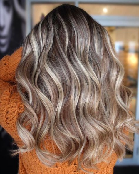 Cappuccino Hair, Winter Highlights For Blondes, Creamy Blonde Balayage, Balayage Hair Ideas, Beige Blonde Balayage, Winter Blonde Hair, Dimensional Hair Color, Balayage Long Hair, Winter Blonde