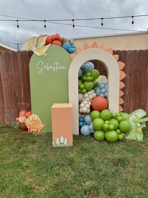 The cutest little details. Follow us for more INSTAGRAM @cgeventts Dino Theme Party Decor, Dinasour Birthday Ideas 2, Dinosaur Party Backdrop Ideas, One A Saurus Birthday Decorations, Dinosaur Balloon Decorations, Three Dinosaur Birthday, Dino Party Backdrop, Dino Bday Party, Dino Balloon Garland