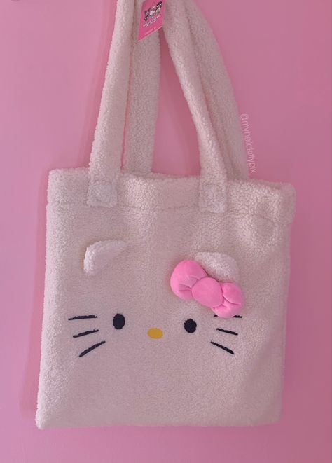 Forever 21 Hello Kitty, Sanrio Outfits, Hello Kitty Tote, Hello Kitty Friends, Aesthetic Bags, Hello Kitty Aesthetic, Hello Kitty Bag, Virtual Wardrobe, Barbie Gowns