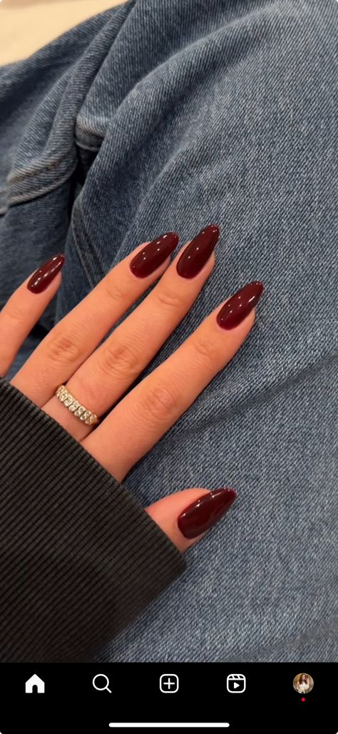 Red Oval Nails Designs, Basic Dark Nails, Dark Red Ombre, Almond Nails Red, Oval Nails Designs, Red Ombre Nails, Basic Nails, Almond Nail, Red Ombre