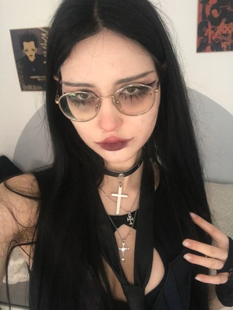 Alt Brows, Goth Brows, Star Eyebrows, Rock Star Makeup, Goth Eyebrows, Rockstar Makeup, Thick Goth, Flattering Makeup, Straight Eyebrows