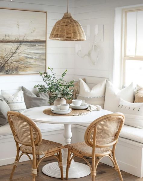 Corner Breakfast Nook Ideas Modern, Rectangular Breakfast Nook, Coastal Dining Nook, Breakfast Nook Table Decor, Boho Breakfast Nook Ideas, Breakfast Nook With Round Table, Boho Breakfast Nook, Farmhouse Dining Nook, Kitchen Table Nook