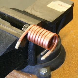 How to Bend Copper Pipe and Tubing without Crushing It Crushing It, Sculpture Metal, Copper Pipe, Copper Tubing, Metal Projects, Jewelry Techniques, Metal Words, Metal Crafts, Jewelry Tools