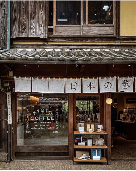 Japanese Store Interior, Japan Cafe Design, Japanese Coffee Shop Interior, Japanese Coffee Shop Design, Japanese Coffee Shop Aesthetic, Japanese Ramen Shop, Japanese Store Fronts, Japan Interior Design, Japanese Coffee Shop