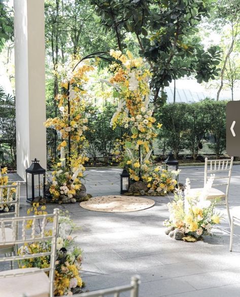 Yellow Wedding Arch, Light Yellow Weddings, Pale Yellow Weddings, Yellow Floral Wedding, Mustard Yellow Wedding, Yellow Wedding Decorations, Yellow Wedding Colors, White Wedding Arch, Yellow Wedding Inspiration