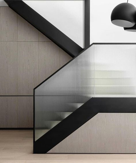 Case Minecraft, Escalier Design, Stair Railing Design, Stair Design, Stairway Design, Glass Staircase, Stair Handrail, Lan Can, Staircase Railings