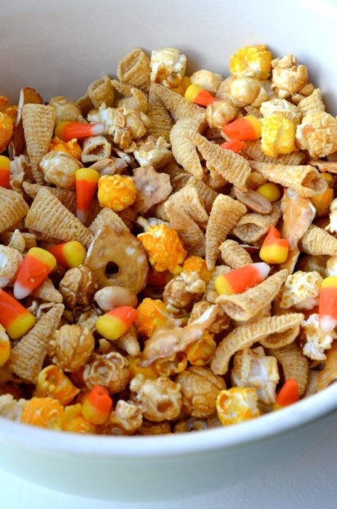 Witches Brew Recipe, Witch Brew Recipe, Halloween Trail Mix, Chex Snack Mix, Fall Snack Mixes, Check Mix, Halloween Snack Mix, Trail Mix Recipes, Snack Mixes