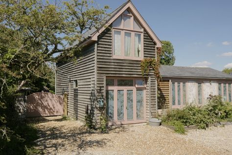 Painted Wooden Floors, English Beach, Marlborough House, Painted Beams, Pearl Lowe, Boho Beach House, English Modern, Timber Cabin, Shell House