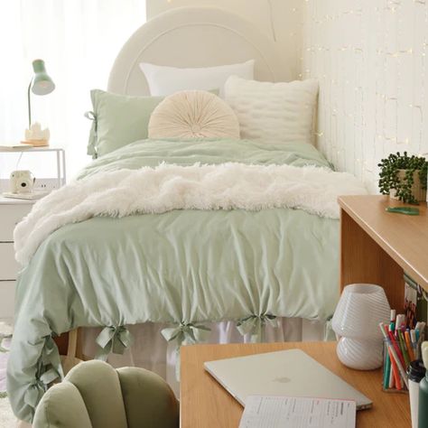 Dorm Comforters, Dorm Room Styles, Neutral Bedroom Decor, Sage Green Bedroom, College Dorm Room Decor, Bedroom Decor For Couples, Dorm Room Inspiration, College Dorm Room, Small Bedroom Decor