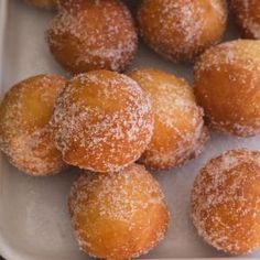 Ricotta Balls, Recipes Using Ricotta Cheese, Recipe Using Ricotta, Carnival Treats, Zeppole Recipe, Churro Waffles, Ricotta Fritters, Raised Donuts, Arancini Recipe