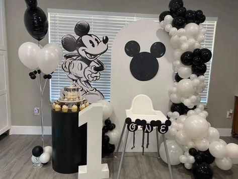 Monochromatic Mickey Mouse Party, Mickey Mouse Birthday Party Ideas 1st Black And White, Minimalist Mickey Mouse Birthday, Boho Mickey Mouse Party, Classy Mickey Mouse Party, Mickey Mouse Birthday Black And White, Aesthetic Mickey Mouse Party, Classic Mickey Mouse Birthday, Neutral Mickey Mouse Party