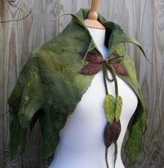 Elf cape - make something like this for Mama to wear? :) Tovad Ull, Fair Outfits, Elf Costume, Wood Elf, Fairy Clothes, Woodland Fairy, Fairy Fashion, Fairy Costume, Fantasy Costumes