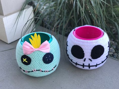 This is a downloadable PDF pattern for the bucket cover only. It is customizable and removable with additional instructions to make it permanent. The pattern is beginner friendly. Lock Shock And Barrel Crochet Patterns, Crochet Halloween Bucket, Crochet Halloween Basket, Halloween Pillow Crochet Pattern, Goth Amigurumi, Halloween Themed Crochet Blankets, Crochet Projects To Sell, Crochet Pour Halloween, Halloween Buckets