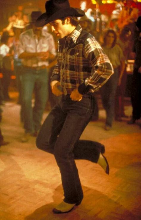 "Know how tuh two step? " Johnny Travolta, Urban Cowboy Movie, Cowboy Films, An Officer And A Gentleman, Look 80s, Kelly Preston, Cowboy Aesthetic, Barn Dance, Urban Cowboy