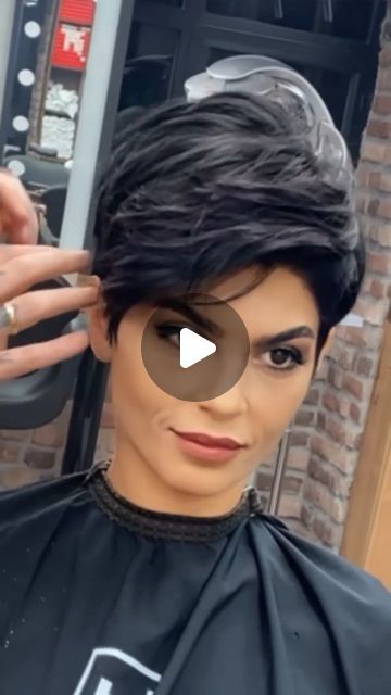 Modern Bob Hairstyles, Edgy Pixie Haircuts, Chic Short Hair, Mullet Hairstyle Women, Short Hair Pixie Cuts, Wavy Haircuts, Pixie Haircut For Thick Hair, Short Hair Undercut, Blonde Pixie Haircut