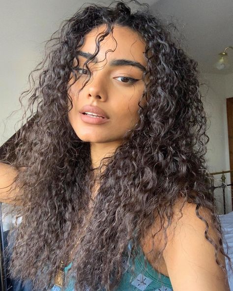 Stella Alonso Twisted Lies, Stella Alonso, Twisted Lies, Brown Curly Hair, Rawr Xd, Black Curly Hair, Hair Reference, Brown Girl, Long Curly Hair