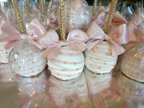 Pink Bow Cake Pops, Pink Cake Pops Ideas, Coquette Treats, Quince Treats, Chocolate Candy Apples, Aurora Cake, Elegant Cake Pops, Birthday Desert, Princess Theme Cake