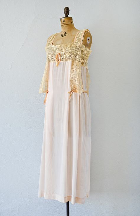 1920s pink silk nightgown with ecru lace panels - front view 1920s Loungewear, Pink Silk Nightgown, Vintage Nightwear, Vintage 20s Dresses, Vintage Loungewear, Fashion Corset, Victorian Ladies, Night Gowns, Period Clothing