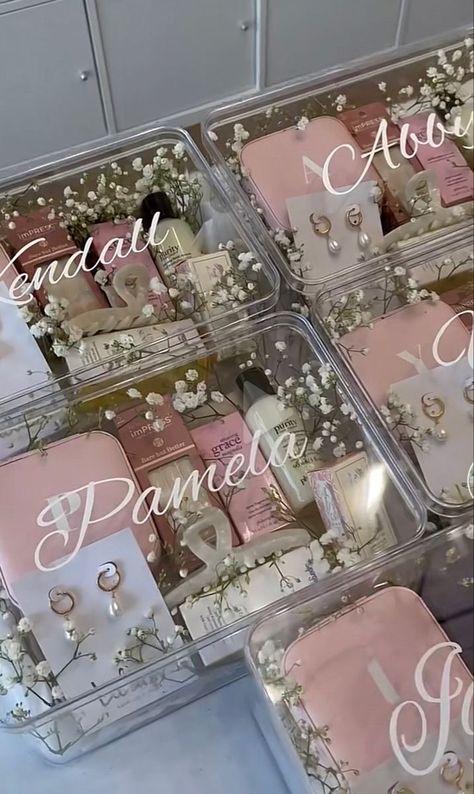 Quinceanera Dama Gift Ideas, Acrylic Box Bridesmaid Proposal, Clear Bridesmaid Proposal Boxes, Bridesmaid Proposal Clear Box Ideas, Groomsman Proposal Ideas Non Alcoholic, Acrylic Bridesmaid Proposal Boxes, Bridal Party Wedding Day Gifts, Mexican Bridesmaid Proposal, Perfume And Lotion