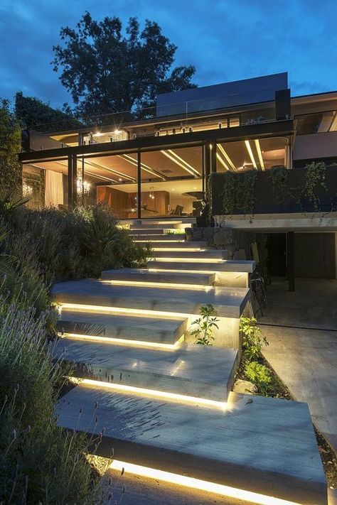 A collection of outdoor step lighting installations including stairs lighting for beauty, safety, ideas for lighting your outdoors steps [LEARN MORE] Design Per Patio, Stairs Lighting, Outside Stairs, Landscape Stairs, Bloxburg Modern, Garden Stairs, Exterior Stairs, Outdoor Steps, Exterior Bloxburg