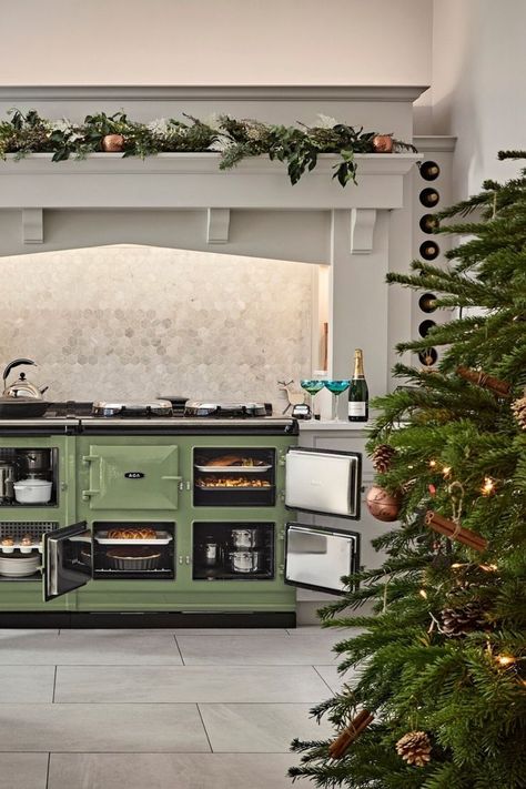 An AGA cooker is known for its large cast-iron ovens and can accommodate a 26 lbs turkey or up to seven pans, easing the strain over Christmas when cooking for a crowd. Thanks to its generous cast-iron ovens that cook with indirect radiant heat, an AGA cooker performs like no other, resulting in delicious food that tastes better.⁠ The larger AGA models provide enhanced cooking capacity with extra ovens and flexibility with the option of either a warming plate or a state-of-the-art induction hob. Aga Kitchen, Aga Stove, Aga Range, Aga Cooker, Cast Iron Oven, Freestanding Range, Kitchen Decor Styles, Kitchen Appliances Luxury, British Racing Green