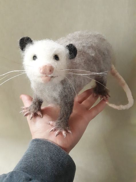 Felt Opossum, Wool Needle Felting, Crafty Kids, Hand Felted, Glass Eyes, Felted Wool, Felt Art, Felting Projects, Needle Felted