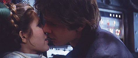 Han And Leia Kiss, 80s Movie Characters, Cinema History, Carrie Fisher Princess Leia, Leia Star Wars, Star Wars Han Solo, Han And Leia, Star Wars Love, Weak In The Knees