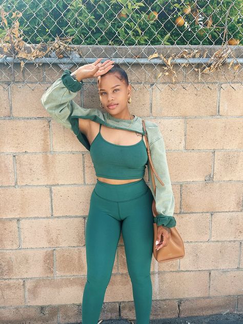 Baddie Short Hair, Alissa Ashley, Alyssa Ashley, Short Hair Black, Summer Outfits For Teens, Gym Clothes Women, Gym Fits, Fitness Inspiration Body, Cut Up