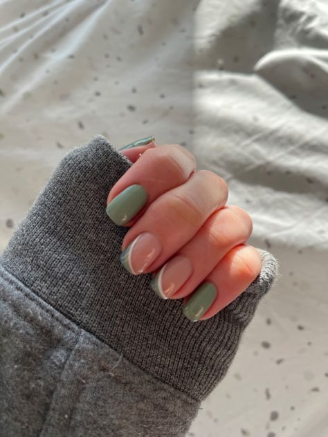 Short Green Nail Designs Simple, Holiday Shellac Nails Summer, Sage Green Nail Inspo Short, Sage Green Nail Art Short, Short Nails Shellac Summer, Subtle Short Nail Designs, Sage Green Short Nails Design, Spring Nails 2024 Trends Gel, Simple Nail Designs Shellac