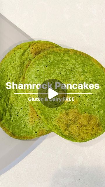 Ashley Zimmerman | Healthy Family Recipes on Instagram: "Nutrient dense, SPINACH packed, Shamrock PANCAKES! 
-gluten, dairy, & egg FREE

Can you believe Ayla used to be that little?! It breaks my heart, our baby is growing so fast! 

Eat these pancakes anytime for a spinach packed Popeye worthy Breakfast! 

INGREDIENTS 
▫️1 banana
▫️1/2 cup gluten free oats 
▫️1/2 cup unsweetened almond milk (or milk of choice)
▫️large handful of spinach
▫️1 tsp baking powder 
▫️1 tsp chia egg (1 tsp chia, 2 tsp water/milk)
▫️1 tsp vanilla 

METHOD ⬆️in video 

Does your family celebrate Saint Patrick’s Day? If so, what do you do? Tell us in the comments! 

#blw #blwideas #blwrecipes #toddlermeals #healthyrecipes #glutenfree #eggfree #shamrock #pancakes #saintpatricksday" Pancakes With Spinach, Spinach Oatmeal Pancakes, Spinach Protein Pancakes, Spinach And Oats Pancakes, Banana Spinach Pancakes Baby, Chia Egg, Crepe Recipes, Healthy Family Meals, Gluten Free Oats