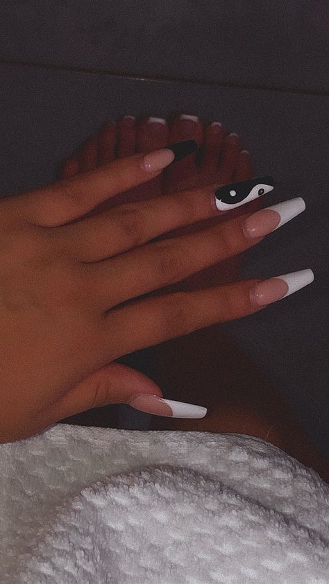 Ying Yang French Tip Nails, Ting And Yang Nails, Yang Yang Nails, Yin Yang Nails Acrylics, Ting Yang Nails, Pink Ying Yang Nails, Ying Yang Nails Acrylic, Ying And Yang Nails, Ying Yang Nail Art