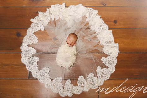 Florence Pictures, Baby In Wedding Dress, Newborn Photography Poses, Newborn Pics, Newborn Baby Photoshoot, Baby Wallpaper, Newborn Baby Photos, Cute Ideas, Newborn Poses