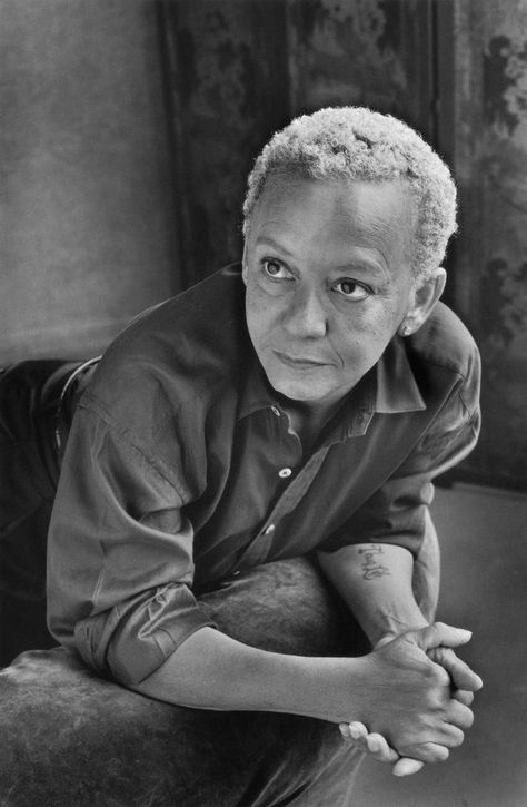 The Stories Behind Marion Ettlinger’s Author Portraits | The New Yorker William Gaddis, Famous Portrait Photographers, Nikki Giovanni, Author Portraits, Black Literature, New York People, Berenice Abbott, Black Figure, Popular Photography