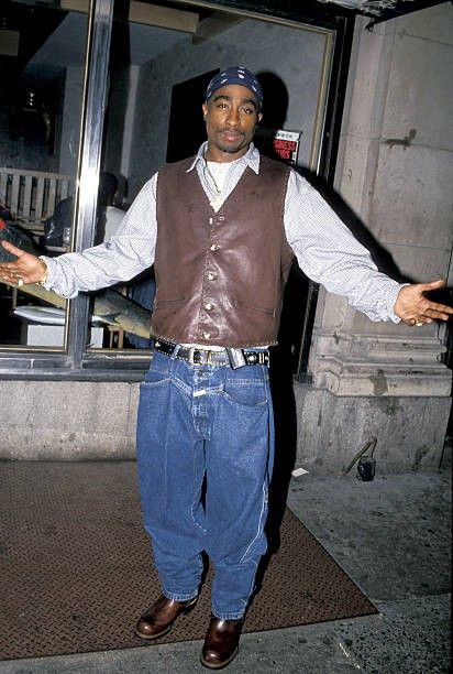 Tupac Fashion, Tupac Outfits, 90’s Outfits, 90s Fashion Men, 90s Fits, 90s Runway Fashion, 90s Hip Hop Fashion, Outfit 90s, At A Party