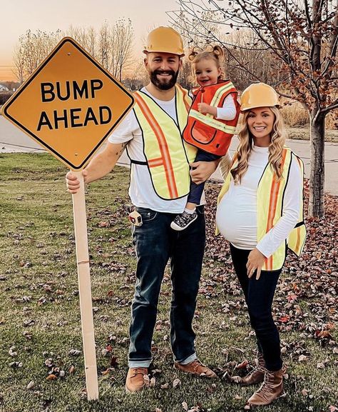 Halloween Costumes Pregnant Women, Pregnant Couple Halloween Costumes, Family Costume Ideas, Family Halloween Costume Ideas, Family Halloween Costume, Pregnancy Costumes, Pregnant Halloween Costumes, Bff Halloween Costumes, Pregnant Halloween