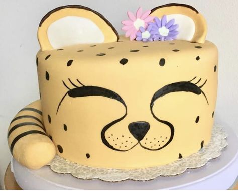 Cheetah Cake Ideas, Cheetah Cake Kids, Cheetah Cake Birthday, Leopard Cake Birthday, Leopard Birthday Cake, Cheetah Birthday Cakes, Zoo Birthday Cake, Cheetah Print Cakes, Cheetah Cake