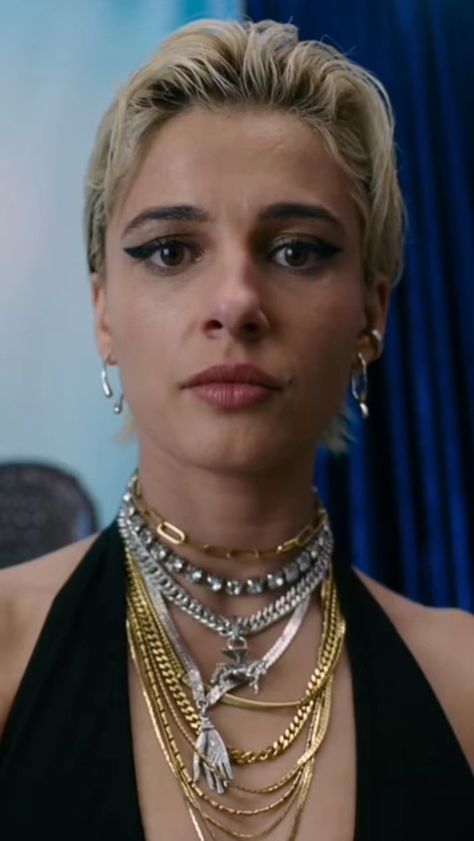 Skye Riley Outfit, Naomi Scott Short Hair, Naomi Scott Smile, Smile 2 Naomi Scott, Naomi Scott Photoshoot, Smile Movie, Smile 2, Really Short Hair, Naomi Scott